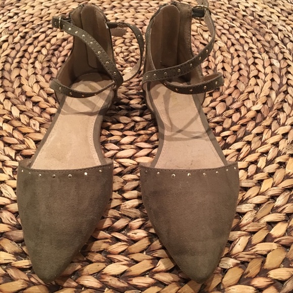 Old Navy olive green studded flats - Picture 1 of 5